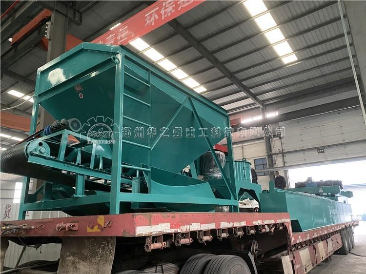 鏟車(chē)料倉(cāng).jpg