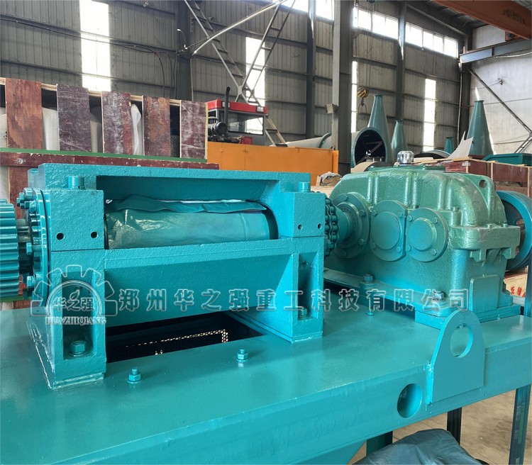 對(duì)輥擠壓造粒機(jī).jpg